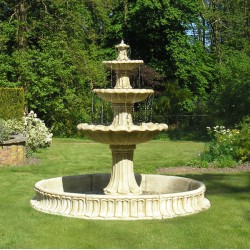 Elżbietańska trzy kondygnacyjna fontanna wodna