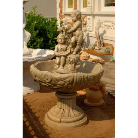 175 cm kašna Cherubs
