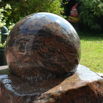 Boule de granit flottante...