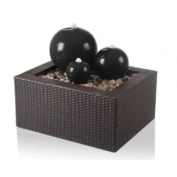 Fontanna,kaskada Potrójne kule ceramiczne z rattanem