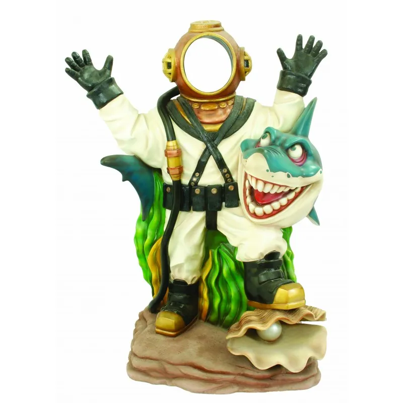 Diver & Shark (Photo-Op)