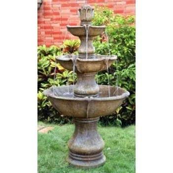 Une grande fontaine de...