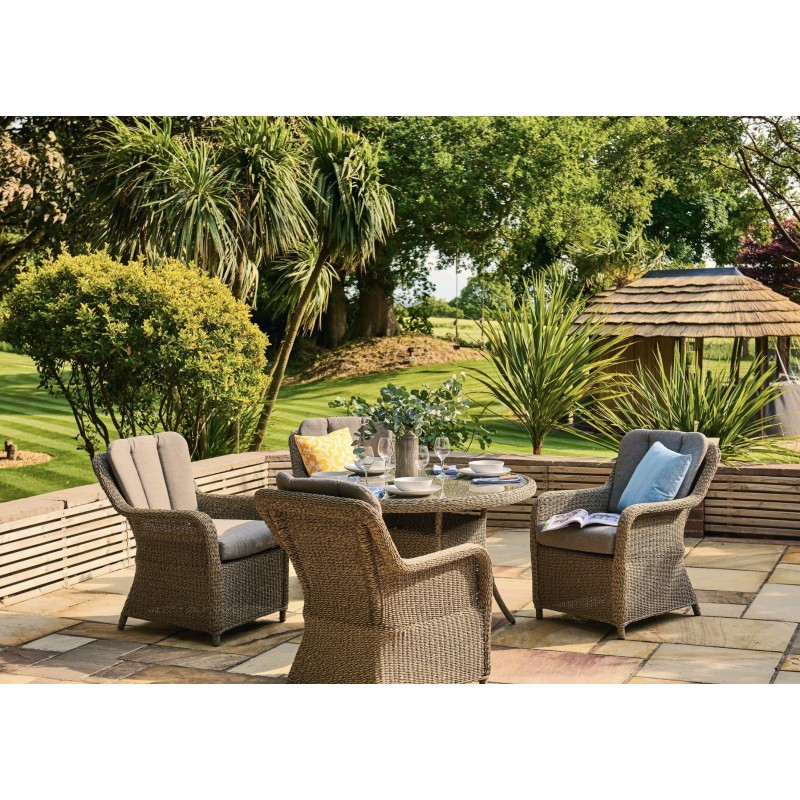 Kulatý jídelní stůl...