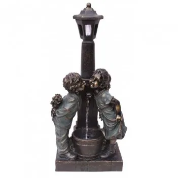 Gartenbrunnen, Junge und...