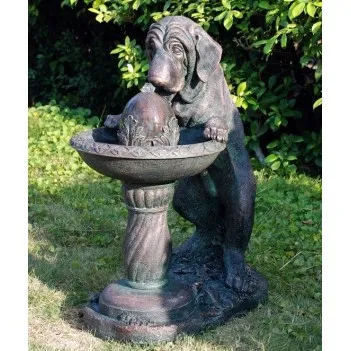 Gartenbrunnen, Hund am...