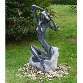 Brunnen, Frau auf blauem...