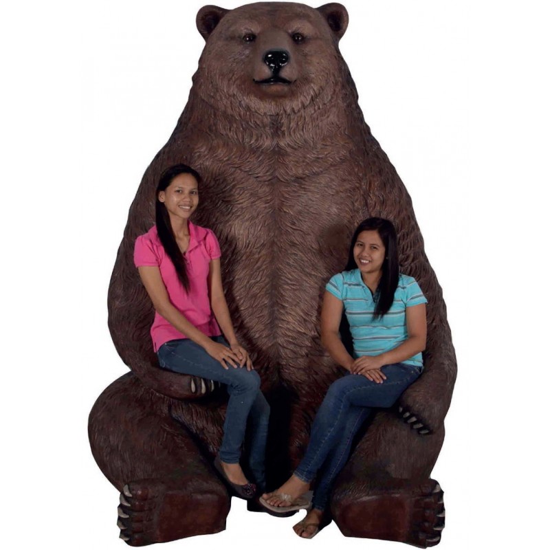 Ogromny siedzący Niedźwiedź Grizzly