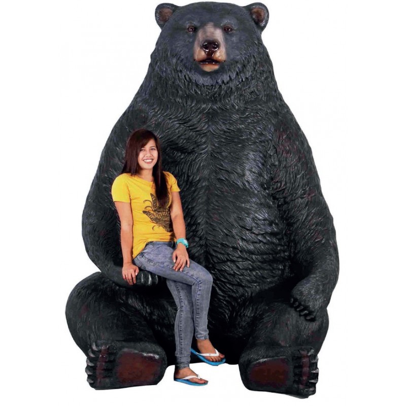 Ogromny siedzący niedźwiedź czarny